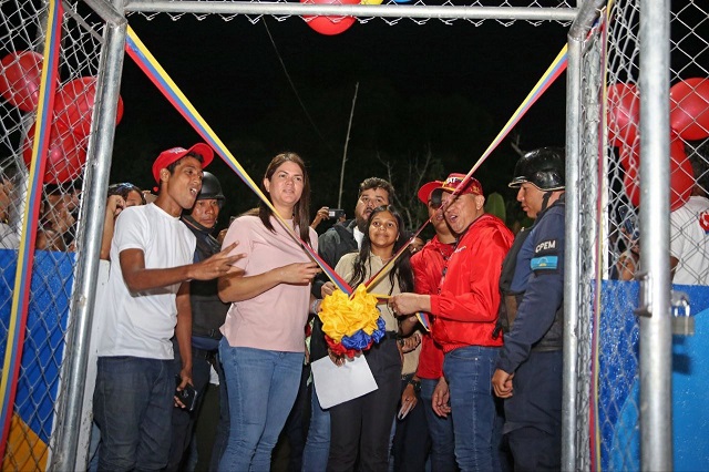 Potencian el deporte en San Vicente rehabilitando tres canchas y un estadio.