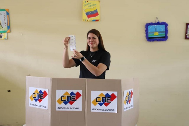 Ana Fuentes catalogó el referéndum como un acto de unión de los venezolanos.