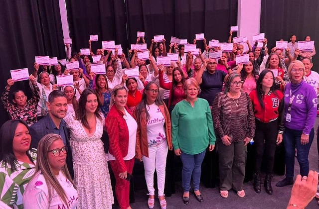 Certifican 242 defensoras comunales de derechos de la mujer en el municipio Maturín.