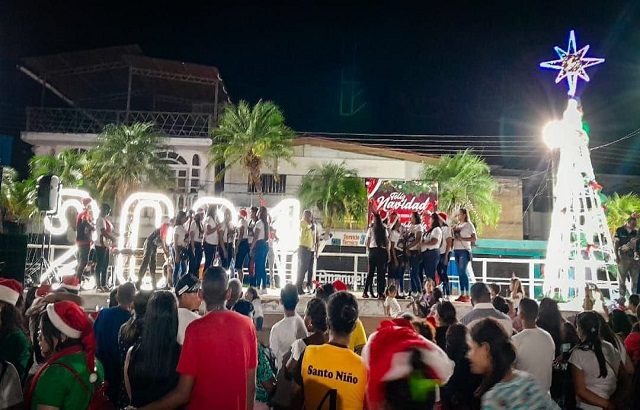 La Navidad se apoderó de la Plaza Bolívar de Barrancas del Orinoco.