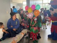Celebran el Día de los Reyes Magos junto a pacientes pediátricos del HUMNT.