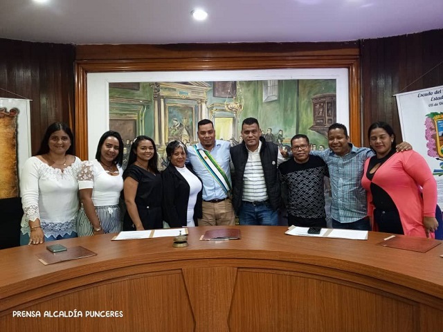 Instalan nueva directiva de la cámara municipal de Punceres.