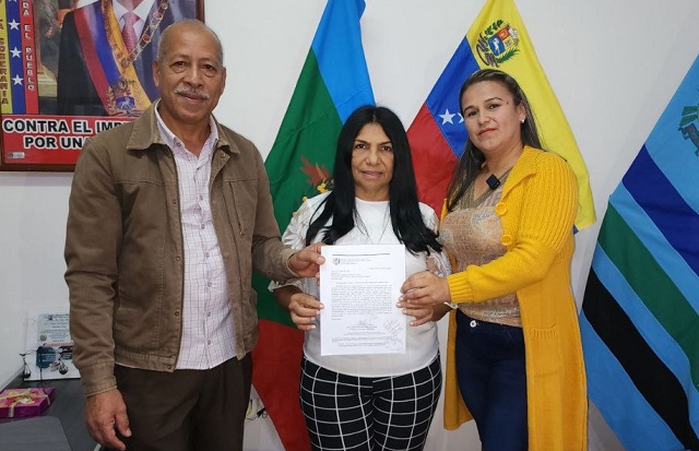 Alcaldesa de Caripe recibe notificación de instalación de la Cámara Municipal.