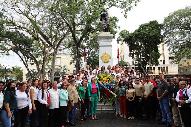 140 educadores fueron condecorados en Monagas en el Día del Maestro.