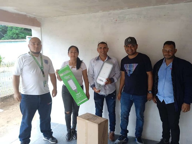 Instalan más de 60 nuevas luminarias en el municipio Santa Bárbara.