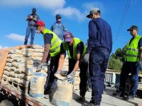 Más de 1.500 sacos de cemento distribuidos en jornada a cielo abierto en Zamora.
