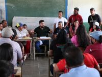 Gobernador Ernesto Luna llega con buenas noticias para Rosa Inés y Villa Heroica en Maturín.