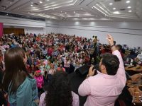 Gobernador Ernesto Luna encabezó agasajo a la mujer monaguense.