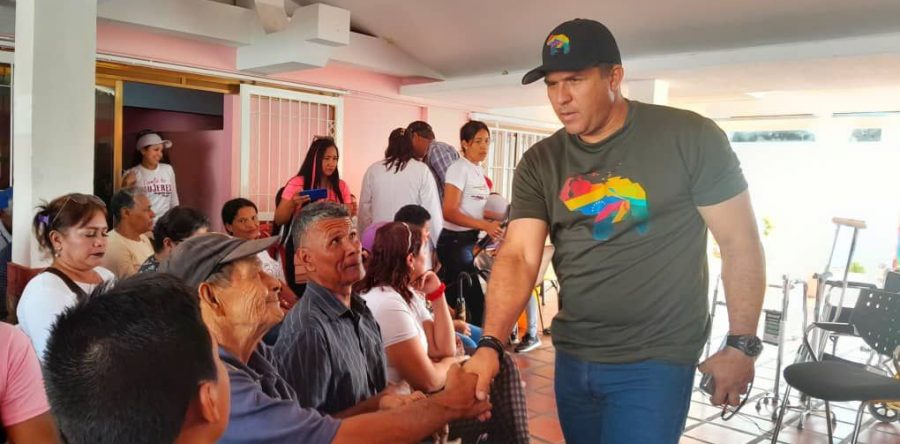 Entregan ayudas y equipos médicos en el municipio Ezequiel Zamora gracias al 1X10 del Buen Gobierno