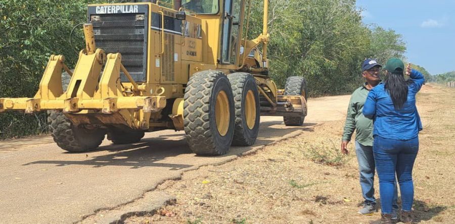 Inician rehabilitación y bacheo en la vía principal Isla de Guara en Uracoa
