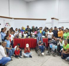 Entregan kits escolares a estudiantes de la Escuela Especial “Ana Josefina Mata de Caigua” en Caicara