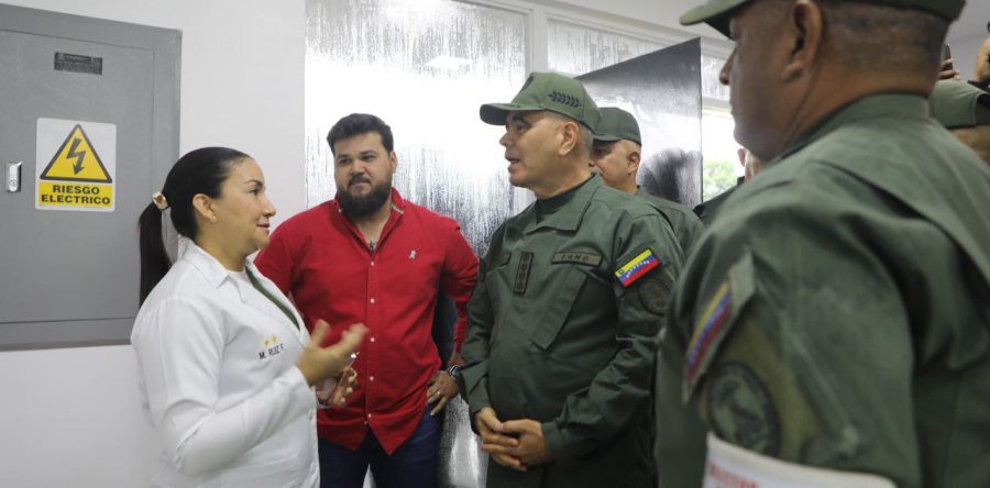 Padrino López y el gobernador Ernesto Luna entregan rehabilitado el ambulatorio de Fuerte Paramaconi