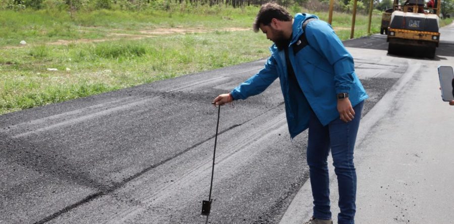 Gobernador Ernesto Luna inspecciona asfaltado en la Troncal 10 al sur de Monagas