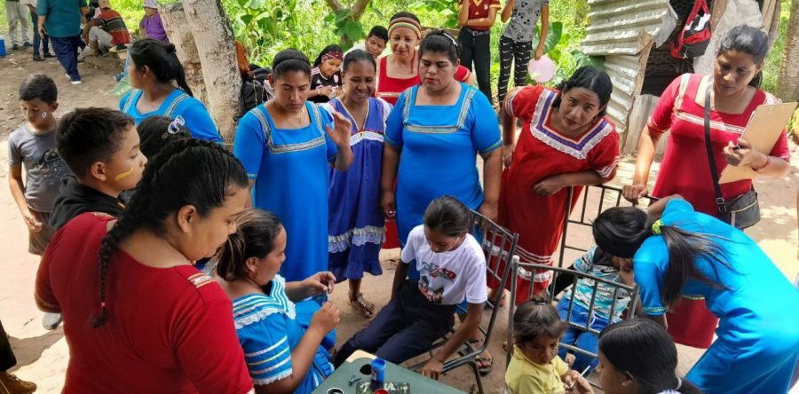 Benefician con jornada integral a comunidad indígena de Punta Gorda