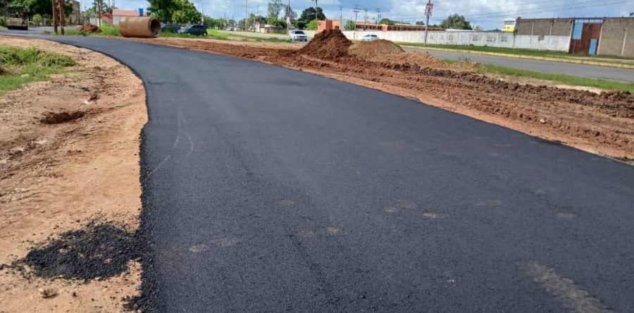 Gobernador Ernesto Luna asfaltó anillo vial de Rosa Inés en Maturín