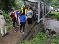 Gobernador Ernesto Luna supervisa zonas afectadas por inundaciones en el municipio Acosta