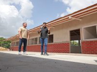 El gobernador Ernesto Luna supervisa construcción de nuevo liceo en Amarilis