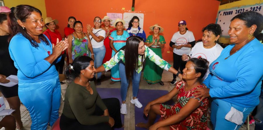 Gobierno Bolivariano atiende con jornada médica 600 mujeres indígenas en Mosú