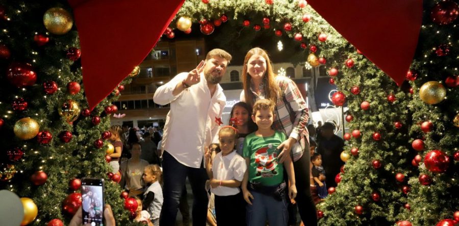 Monaguenses dan la bienvenida a la Navidad desde la plaza Piar de Maturín