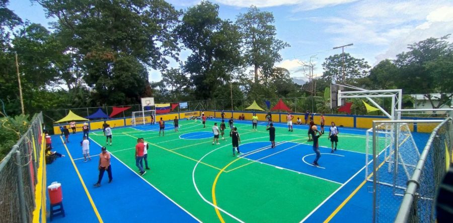 Gobierno regional reinaugura cancha de usos múltiples en comunidad Los Caballos de Acosta