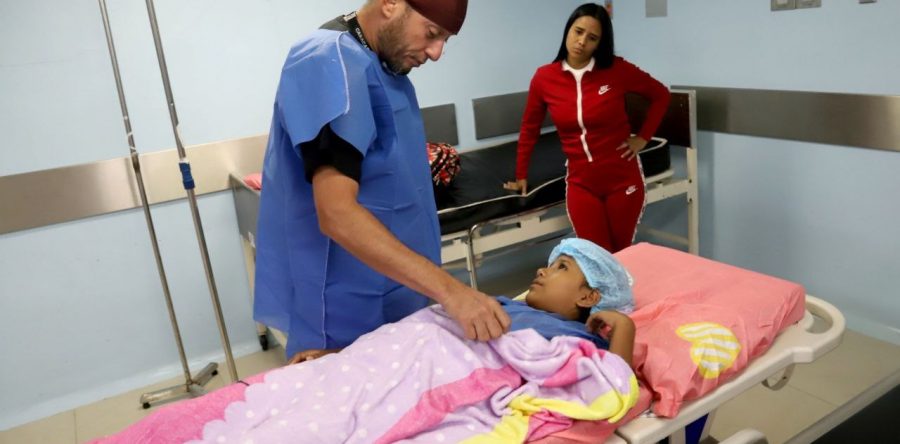 Médicos del Cardiovascular recambian exitosamente marcapasos a niña de 10 años