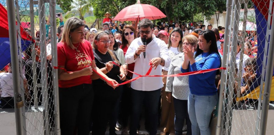 Gobernador Ernesto Luna construyó y equipó liceo en el sector Amarilis de Maturín