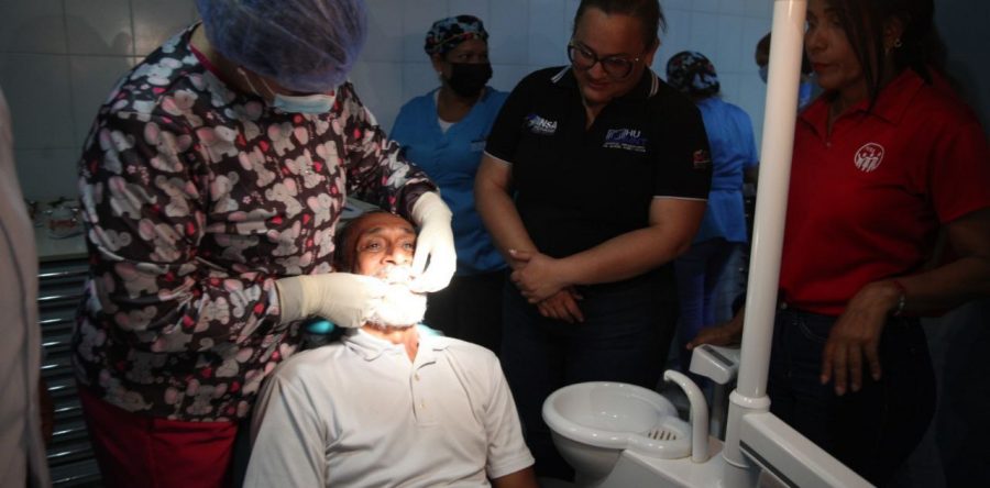 Entregan prótesis dentales a más de 40 abuelos y abuelas de Monagas