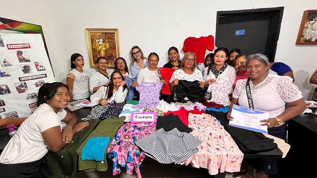 Mujeres del municipio Sotillo fueron certificadas en artes y oficios