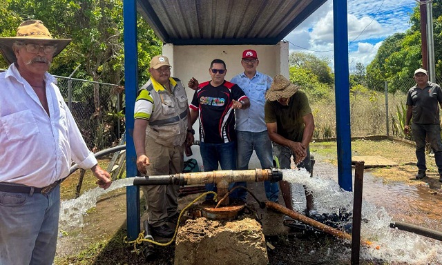 Restablecen servicio de agua potable en la comunidad Los Pozos de Sotillo