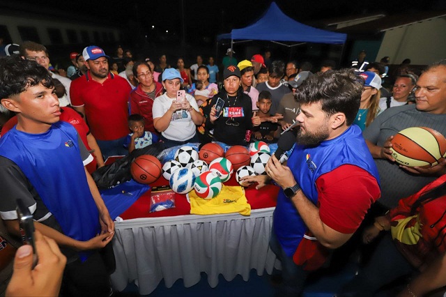 Gobernador Ernesto Luna entrega dos canchas totalmente rehabilitadas en Las Cocuizas