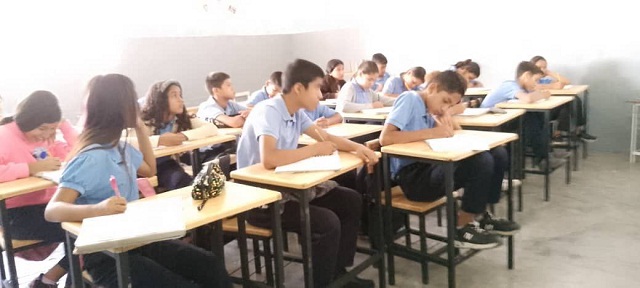 Gobernación de Monagas dota con 220 mesas sillas a instituciones educativas del municipio Acosta