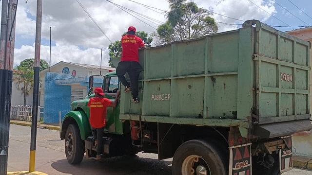 Fortalecen la recolección de desechos sólidos en Santa Barbara de Tapirín