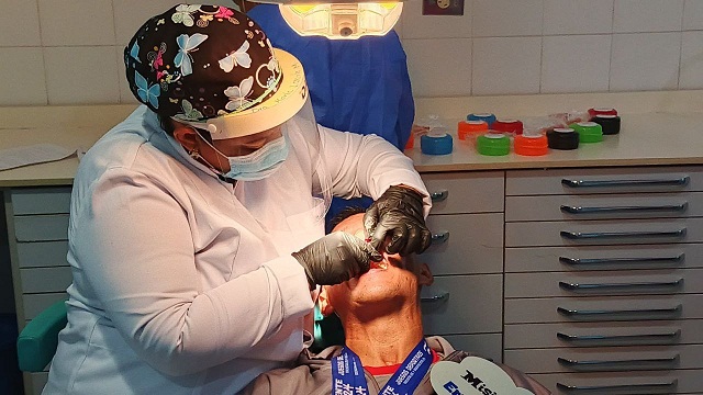 Misión sonrisa entrega nuevas prótesis dentales a 30 monaguenses
