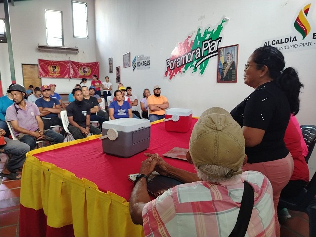 Gobernación entrega 860 vacunas para bovinos en el municipio Piar