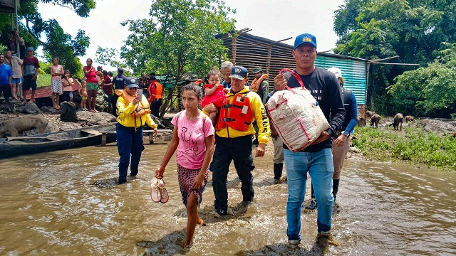 Activan refugio para resguardo de familias afectadas por crecida del río Orinoco